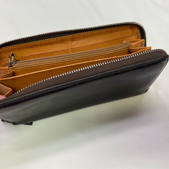 Coach Women’s Zip Wallet – Dark Brown Pebbled Leather, Great Condition - Picture 3 of 6